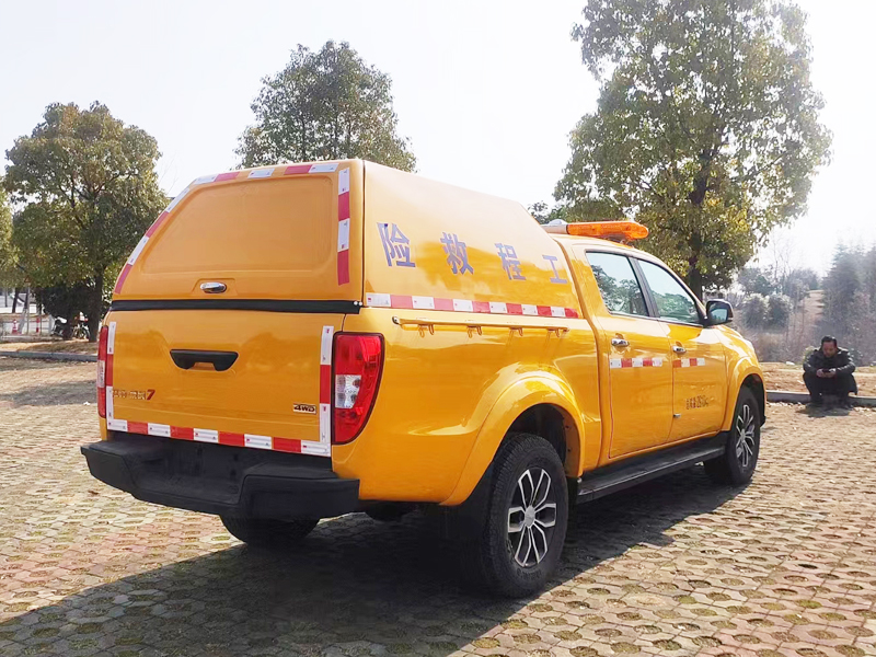 800X600江鈴皮卡救險(xiǎn)車4.jpg